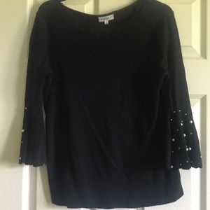 Cozy dressy light sweater with various pearl sleeves.